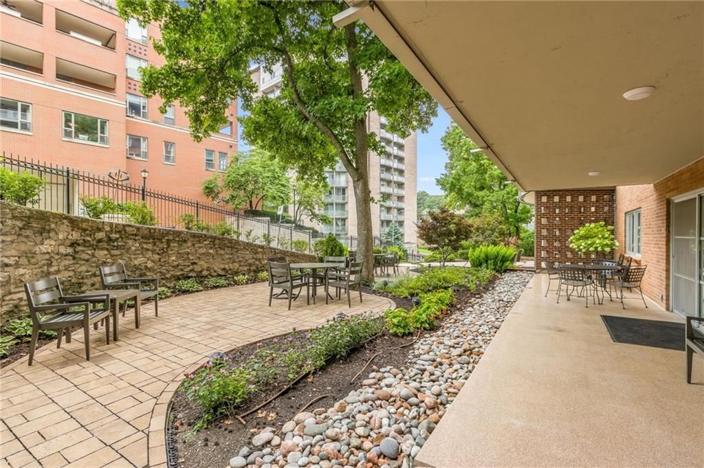 310 W 49th Street — photo 36