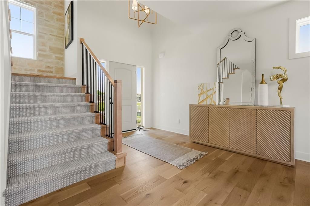 17809 Rainbow Boulevard — photo 2