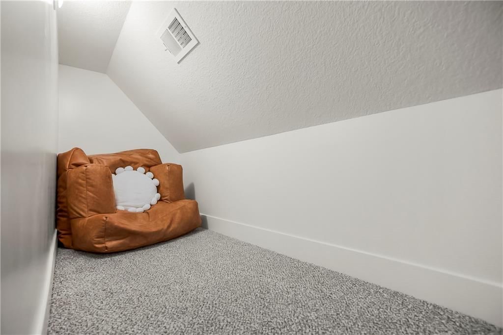 17809 Rainbow Boulevard — photo 37