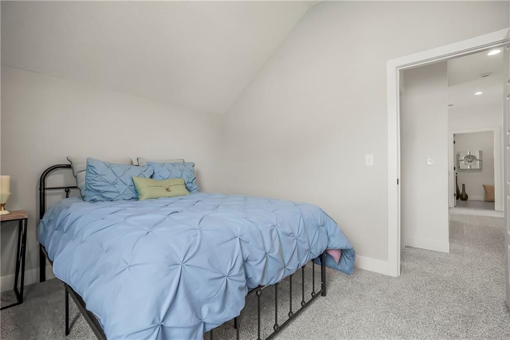 17809 Rainbow Boulevard — photo 40