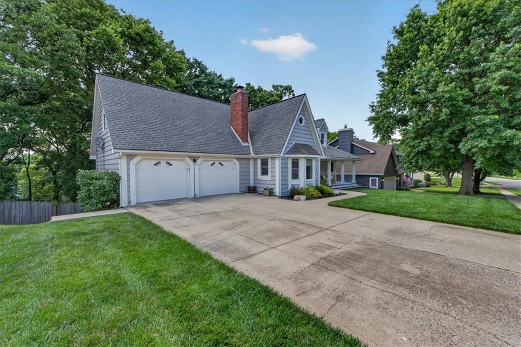 606 Camelot Drive — photo 3