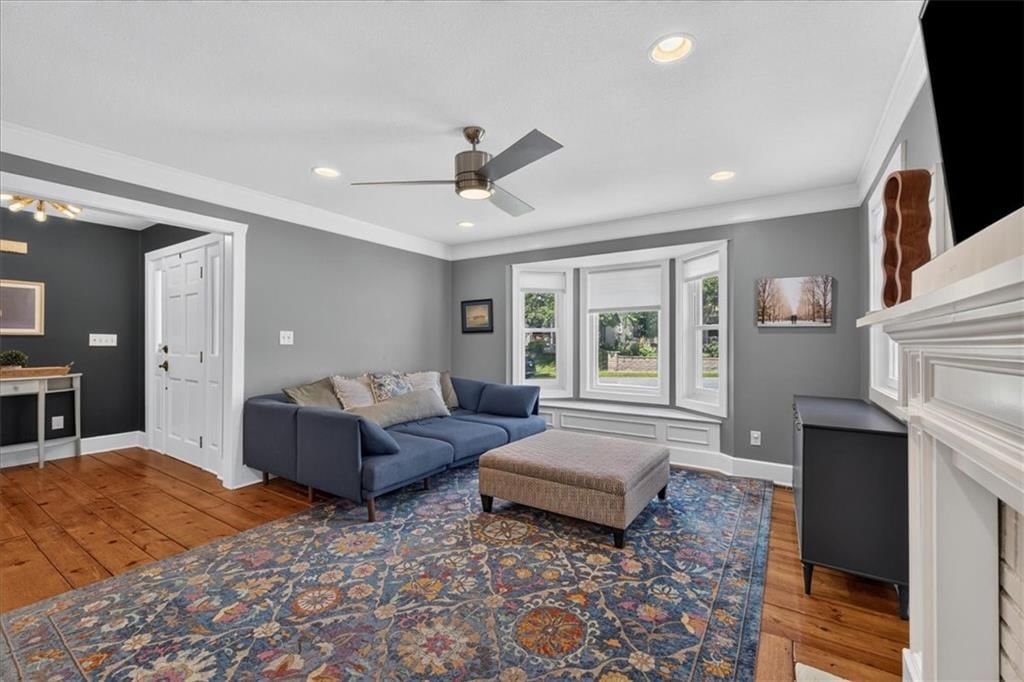 606 Camelot Drive — photo 10