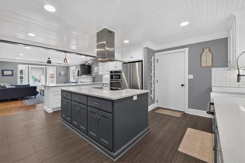 606 Camelot Drive — photo 16