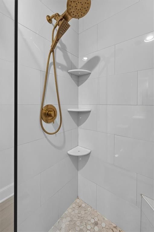 606 Camelot Drive — photo 32