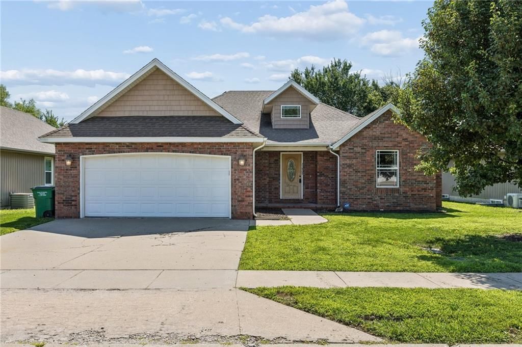 21809 Lombardo Lane, Peculiar, MO