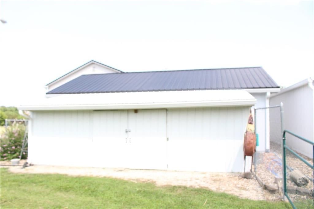 22215 Parallel Road — photo 22