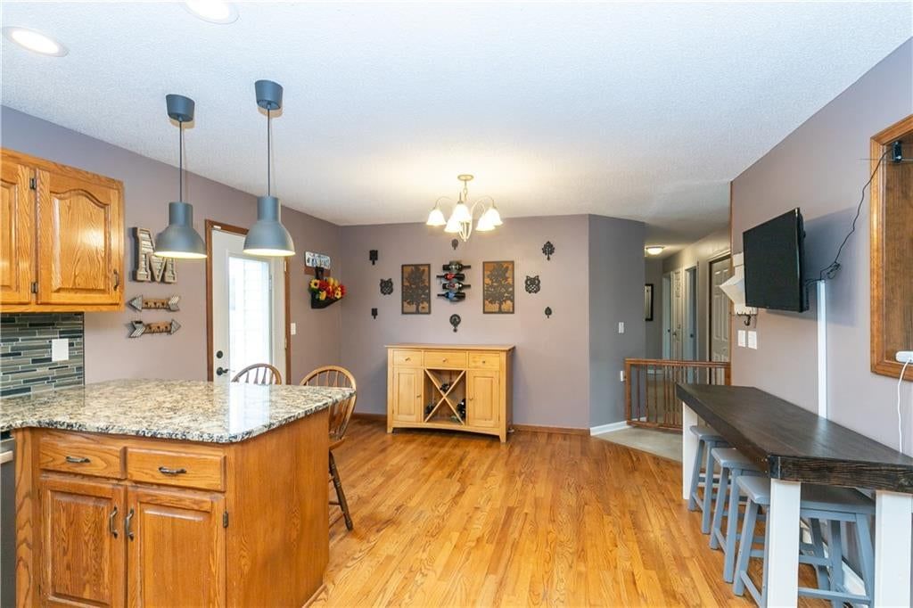 22215 Parallel Road — photo 32