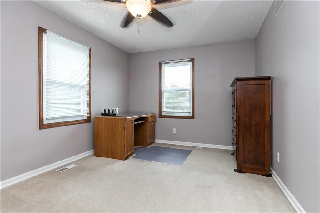 22215 Parallel Road — photo 44
