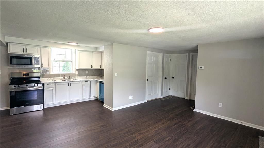 411 N Cogan Lane — photo 10