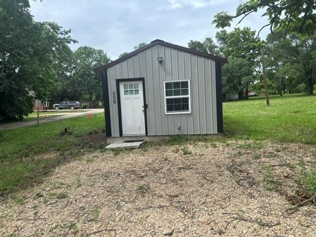 205 E Arms Street — photo 1