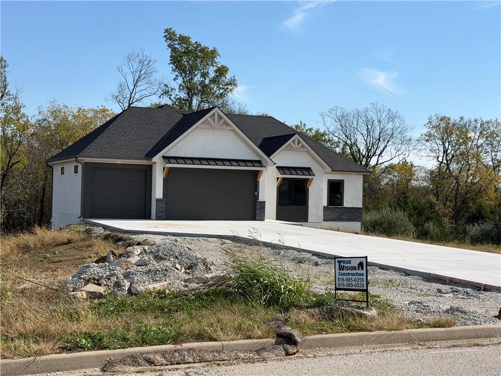 21503 Twin Oaks Parkway, Peculiar, MO: listing photo 3