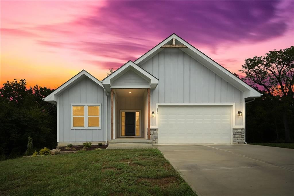 801 Colonial Drive, Pleasant Hill, MO