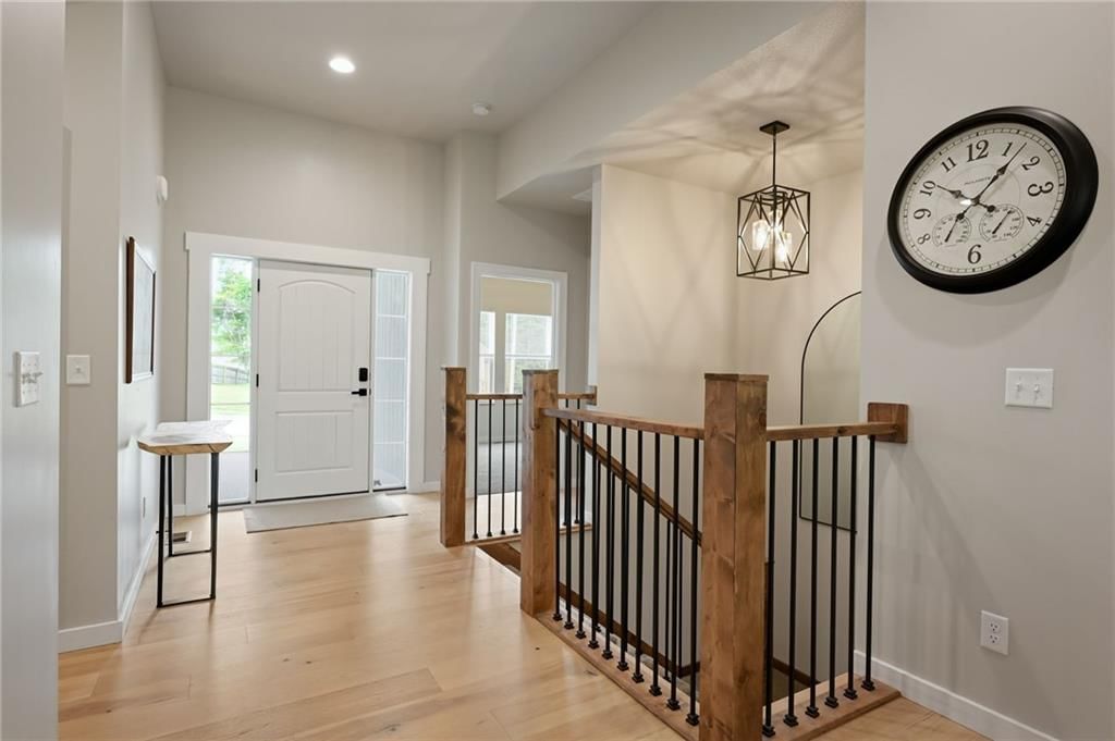 801 Colonial Drive, Pleasant Hill, MO: listing photo 3