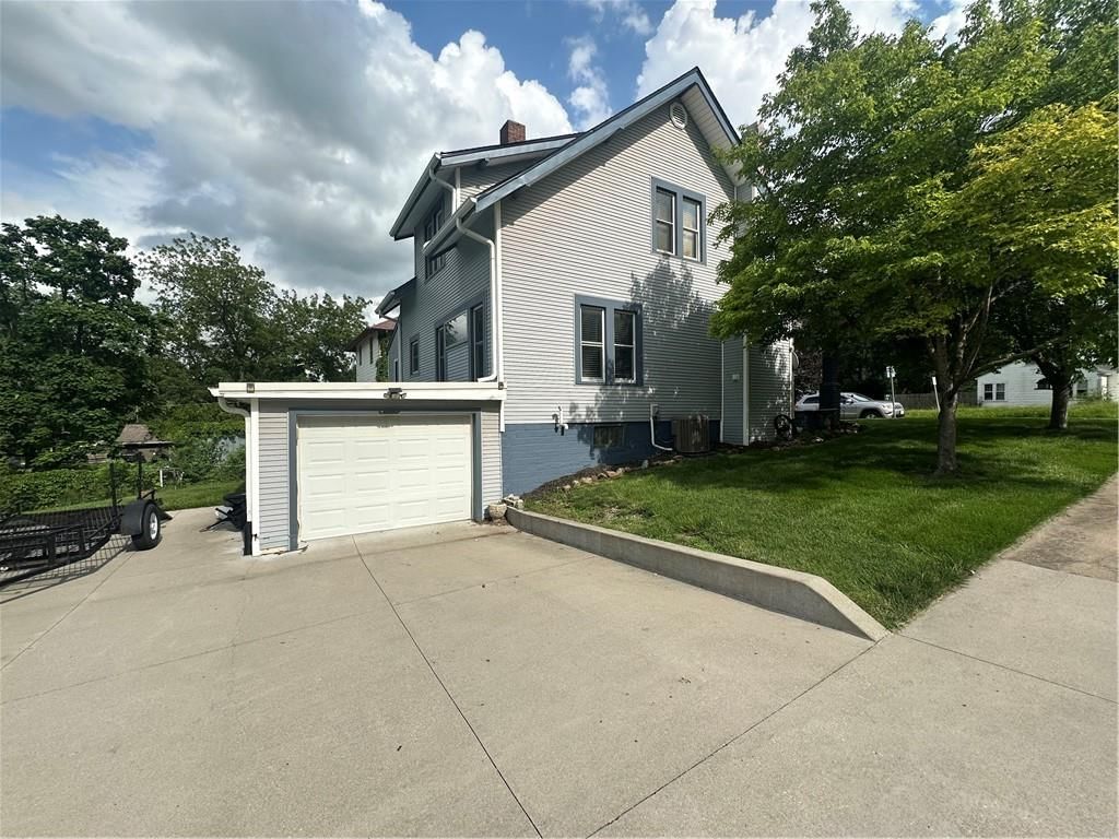 201 E Edwards Street — photo 11