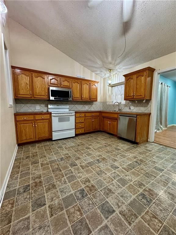506 N Bynum Road — photo 7