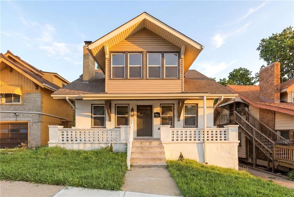 1326 Lake Avenue — photo 1