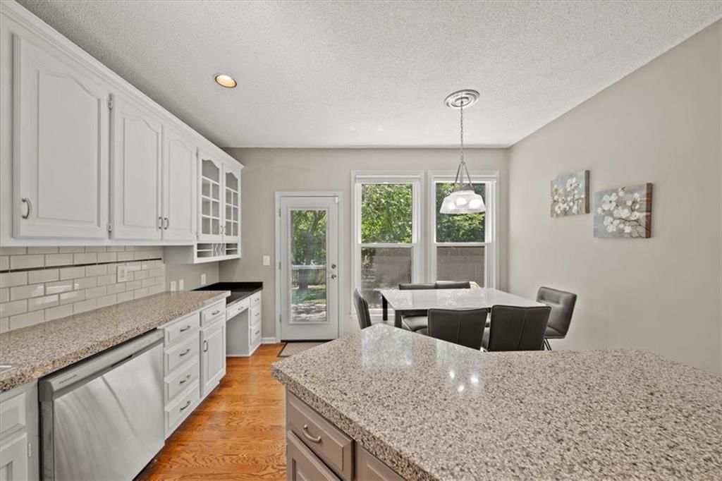 11207 W 116th Terrace — photo 9