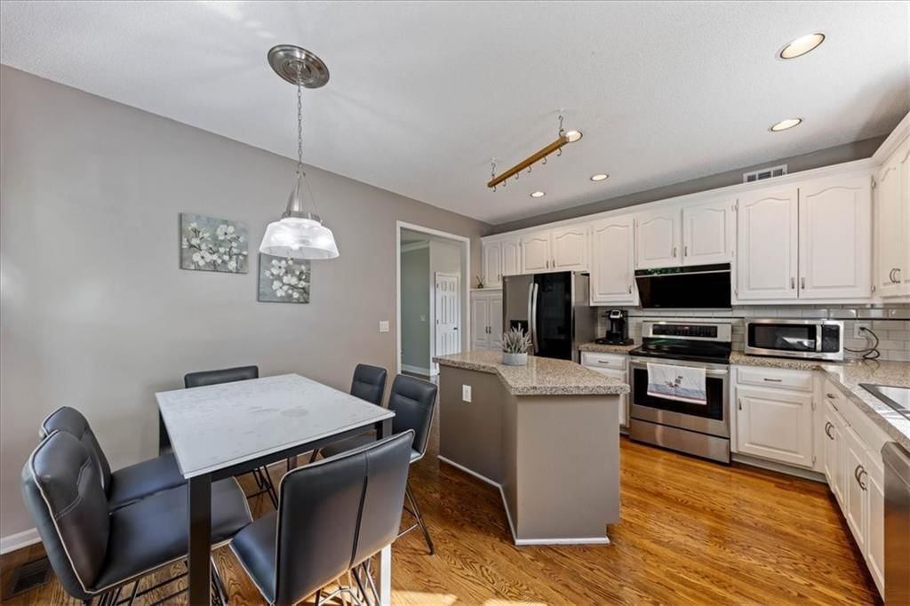 11207 W 116th Terrace — photo 10
