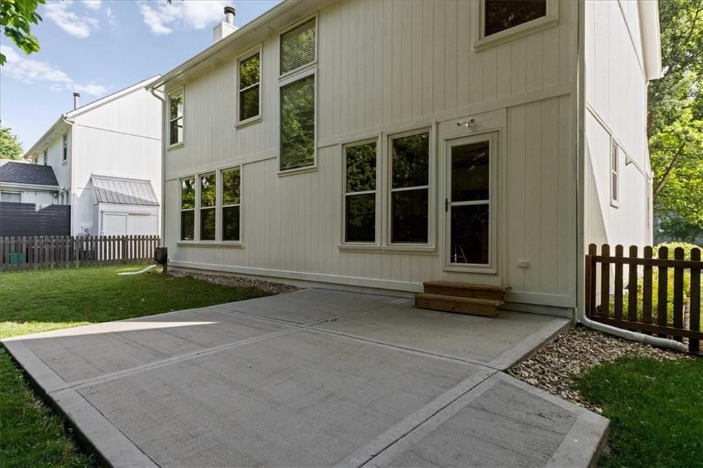 11207 W 116th Terrace — photo 23