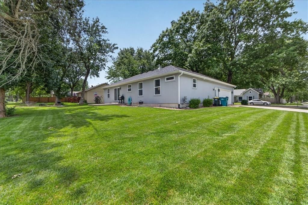 301 S Elm Street — photo 33