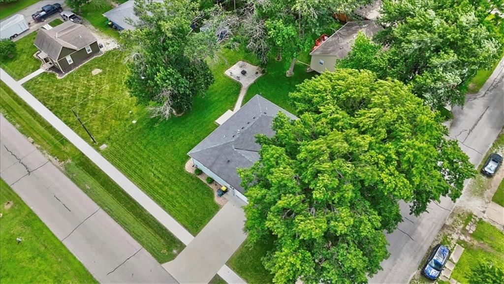 301 S Elm Street — photo 38