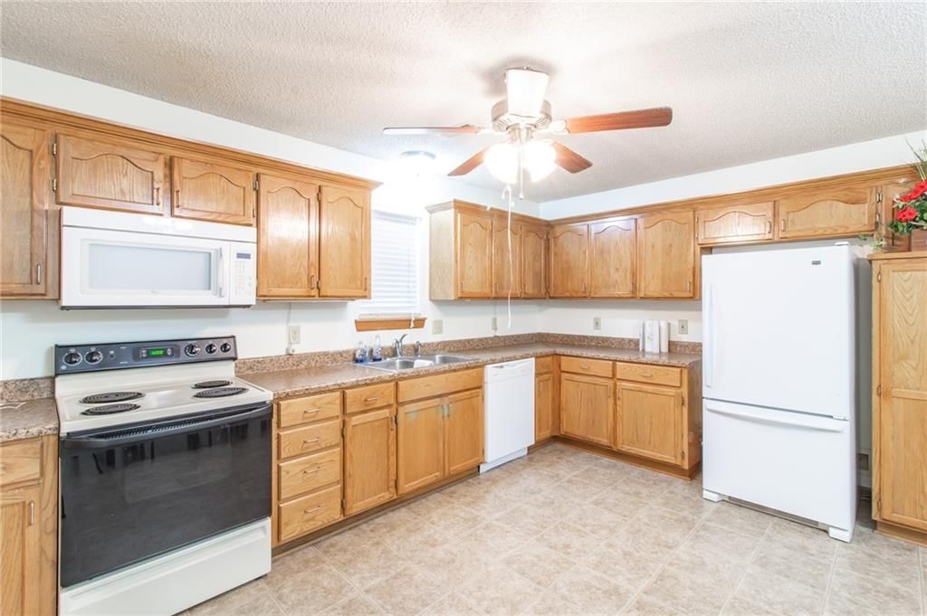 1213 Fox Run Drive — photo 11
