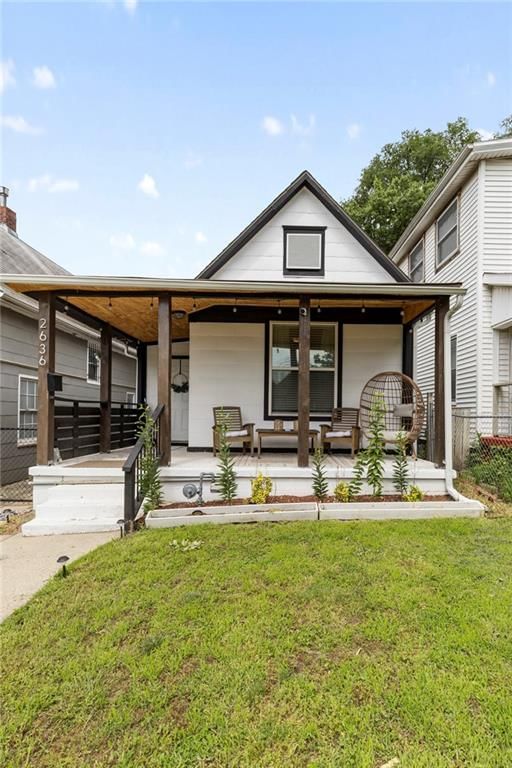 2636 Madison Avenue — photo 3