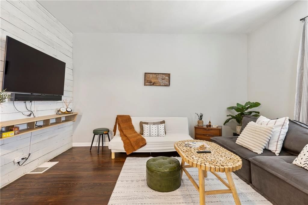 2636 Madison Avenue — photo 11