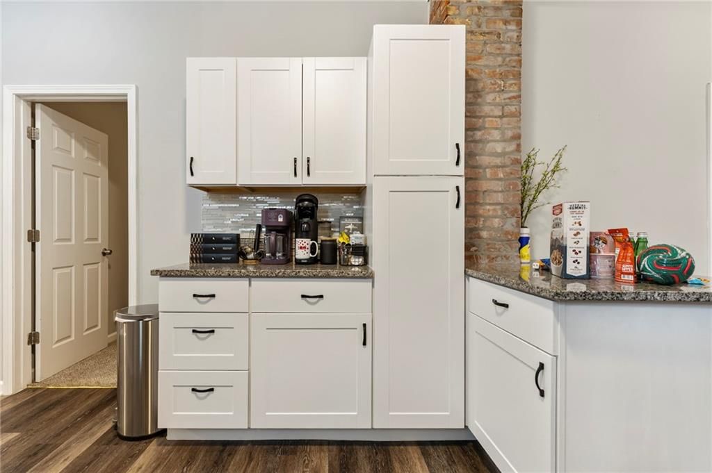 2636 Madison Avenue — photo 19