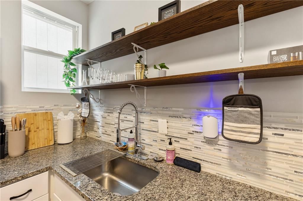 2636 Madison Avenue — photo 22