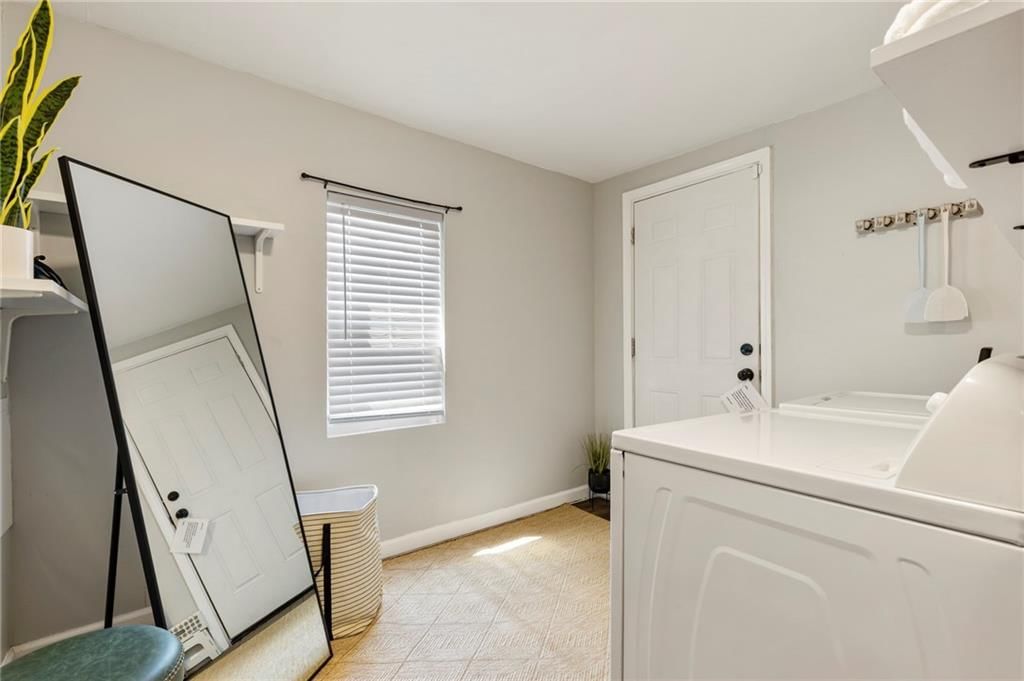 2636 Madison Avenue — photo 30
