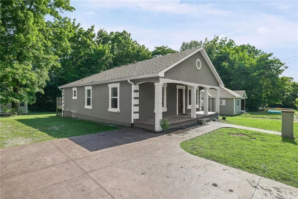 309 E Black Diamond Street — photo 4