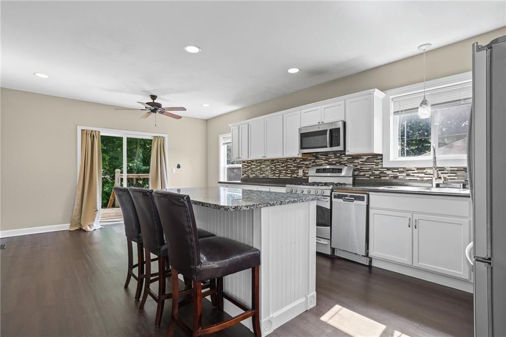309 E Black Diamond Street — photo 10