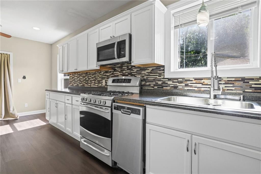 309 E Black Diamond Street — photo 11