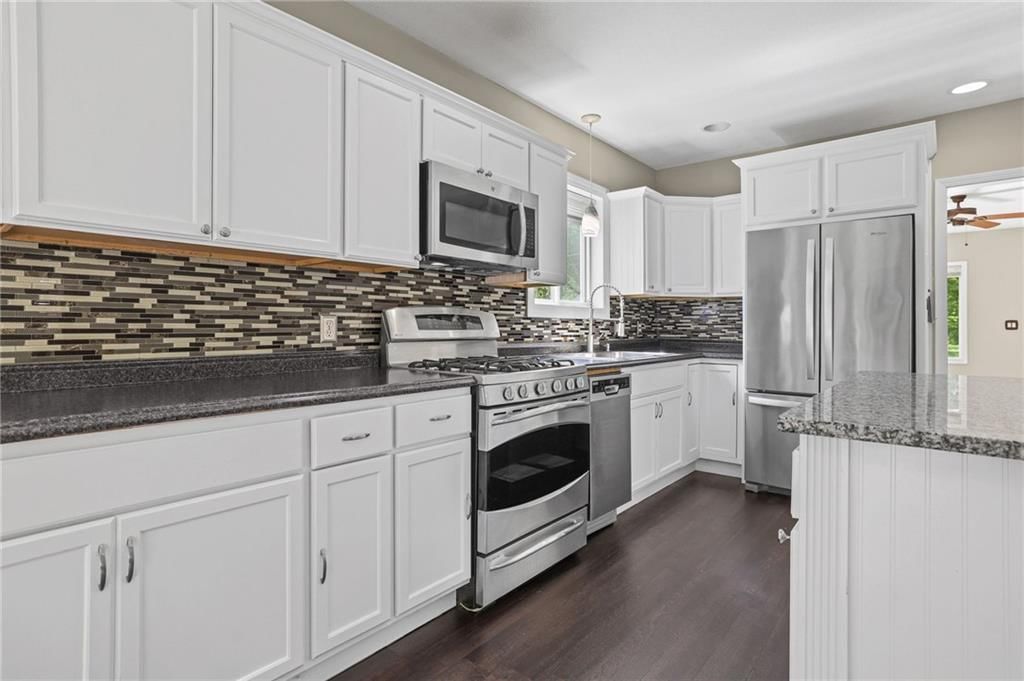309 E Black Diamond Street — photo 13