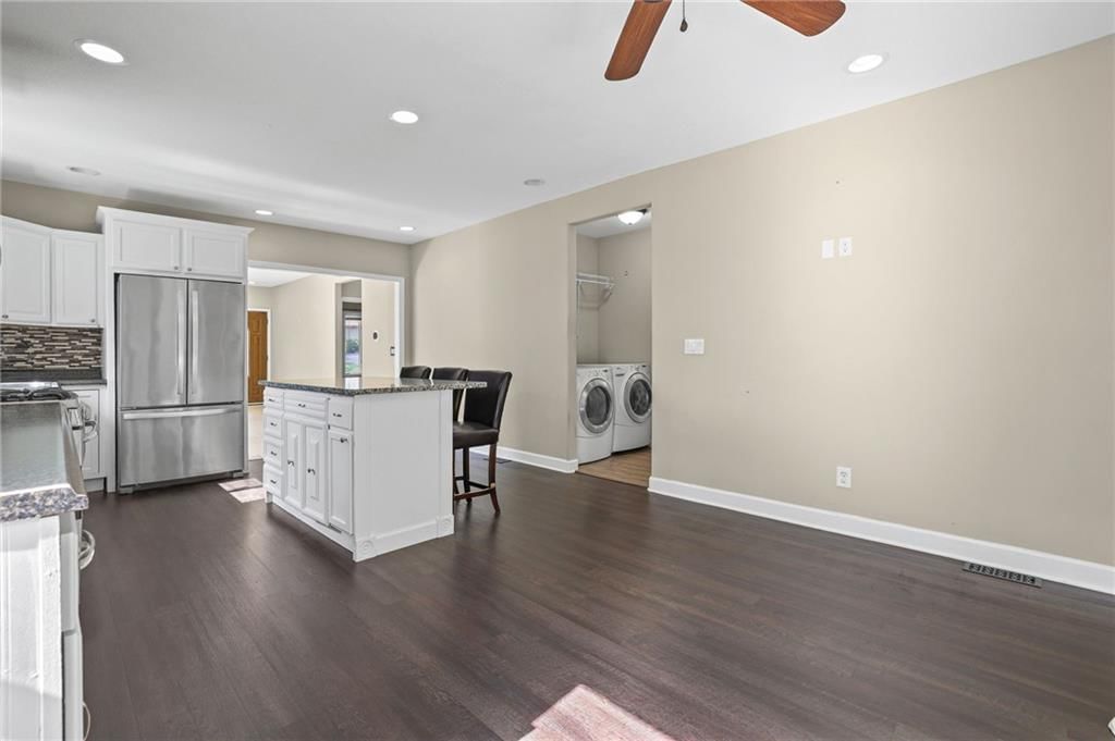 309 E Black Diamond Street — photo 14