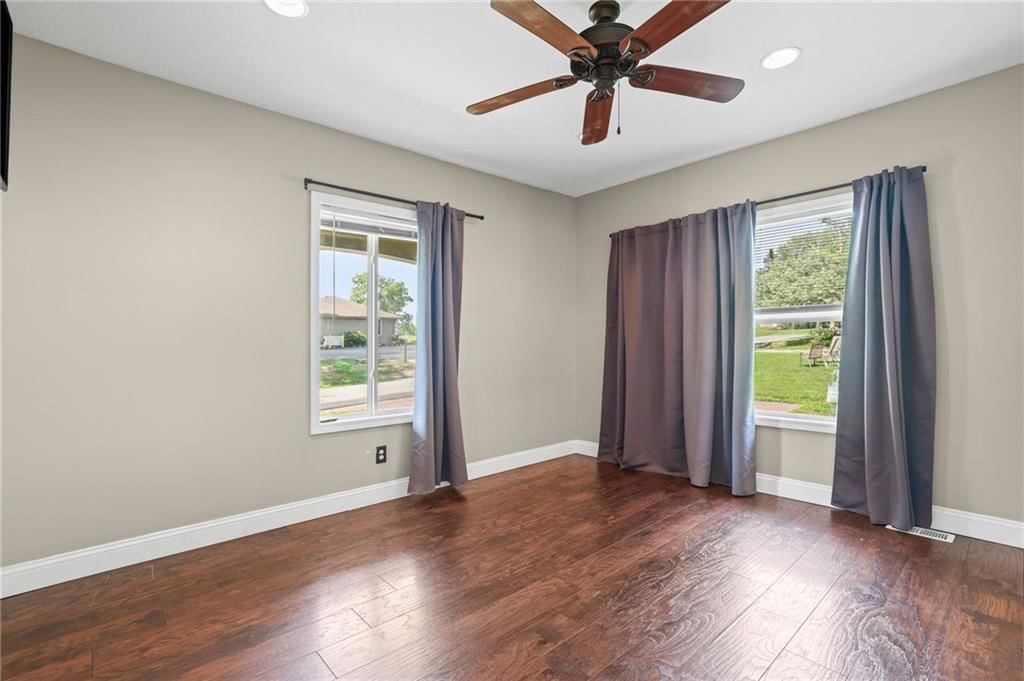 309 E Black Diamond Street — photo 17