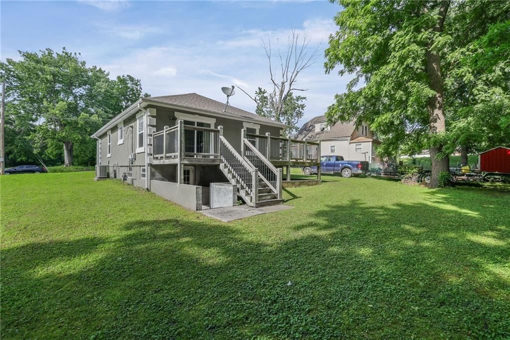 309 E Black Diamond Street — photo 33