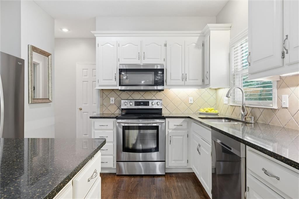 13848 Pembroke Drive — photo 16