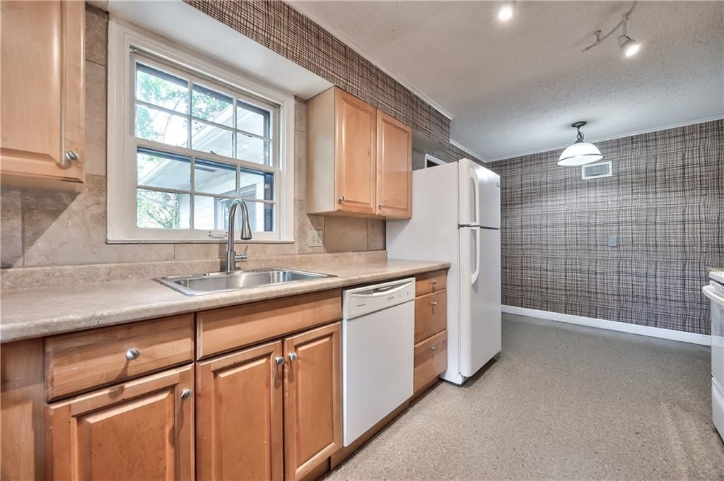 8037 Jefferson Street — photo 6