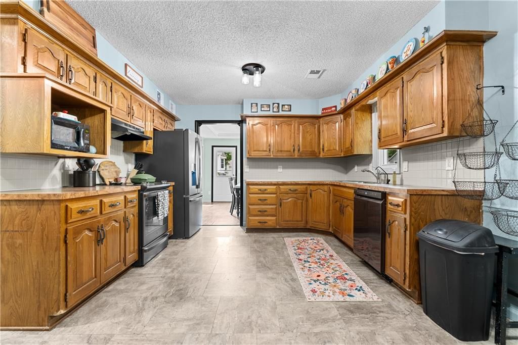 2120 E 153rd Terrace — photo 9