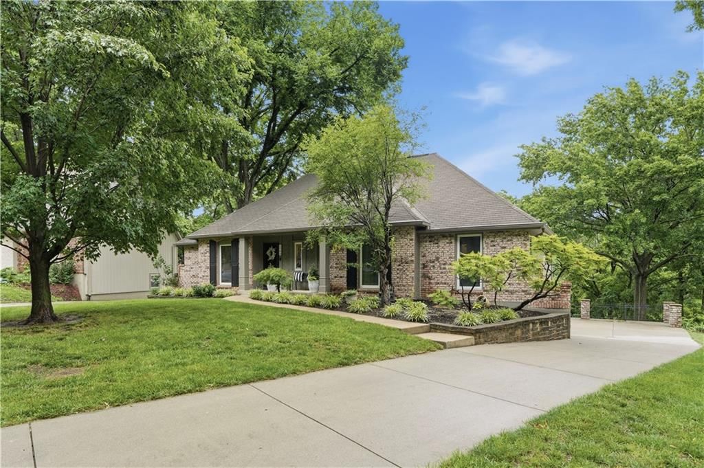1704 NW Weatherstone Drive — photo 2
