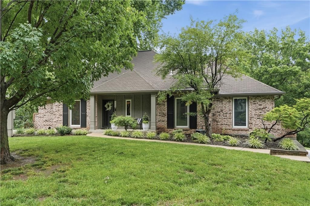 1704 NW Weatherstone Drive — photo 3