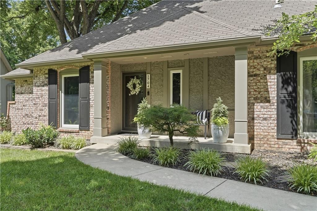 1704 NW Weatherstone Drive — photo 5
