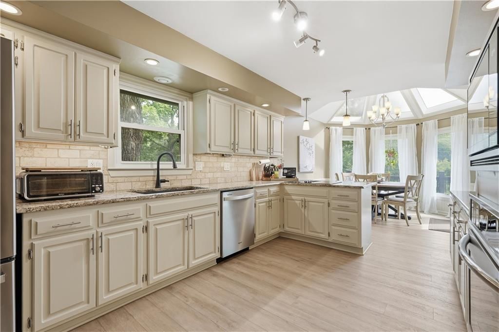 1704 NW Weatherstone Drive — photo 20