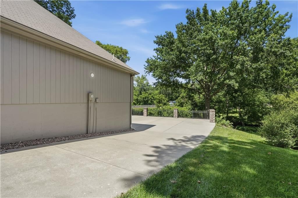 1704 NW Weatherstone Drive — photo 61