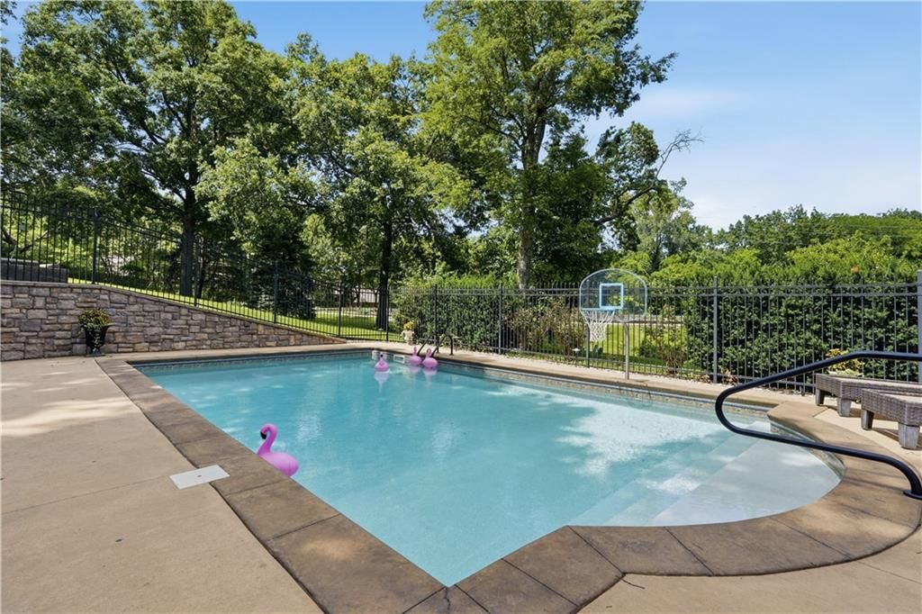 1704 NW Weatherstone Drive — photo 68