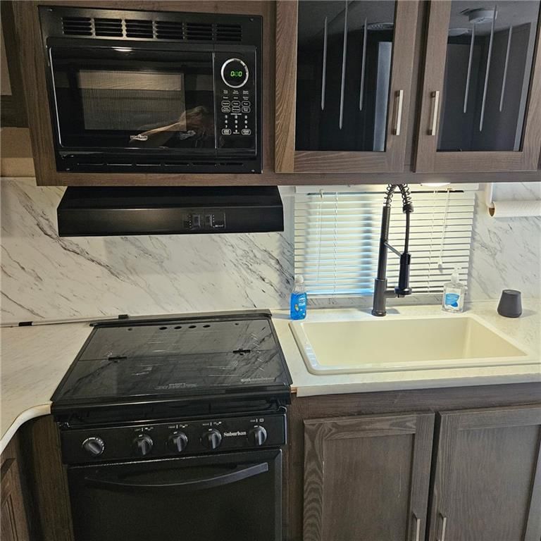 10 Oak Knoll Court — photo 33