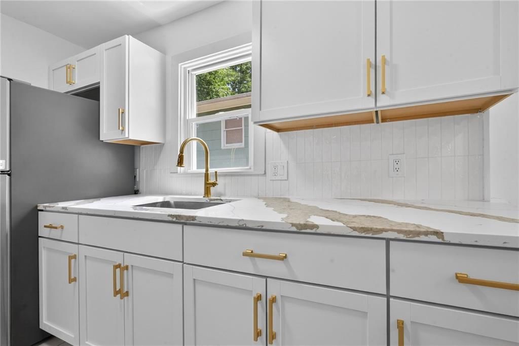 110 W 79th Terrace — photo 15