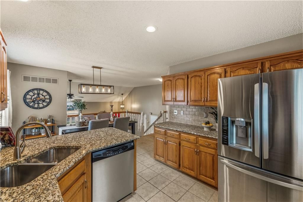 15446 FOSTER Street — photo 8